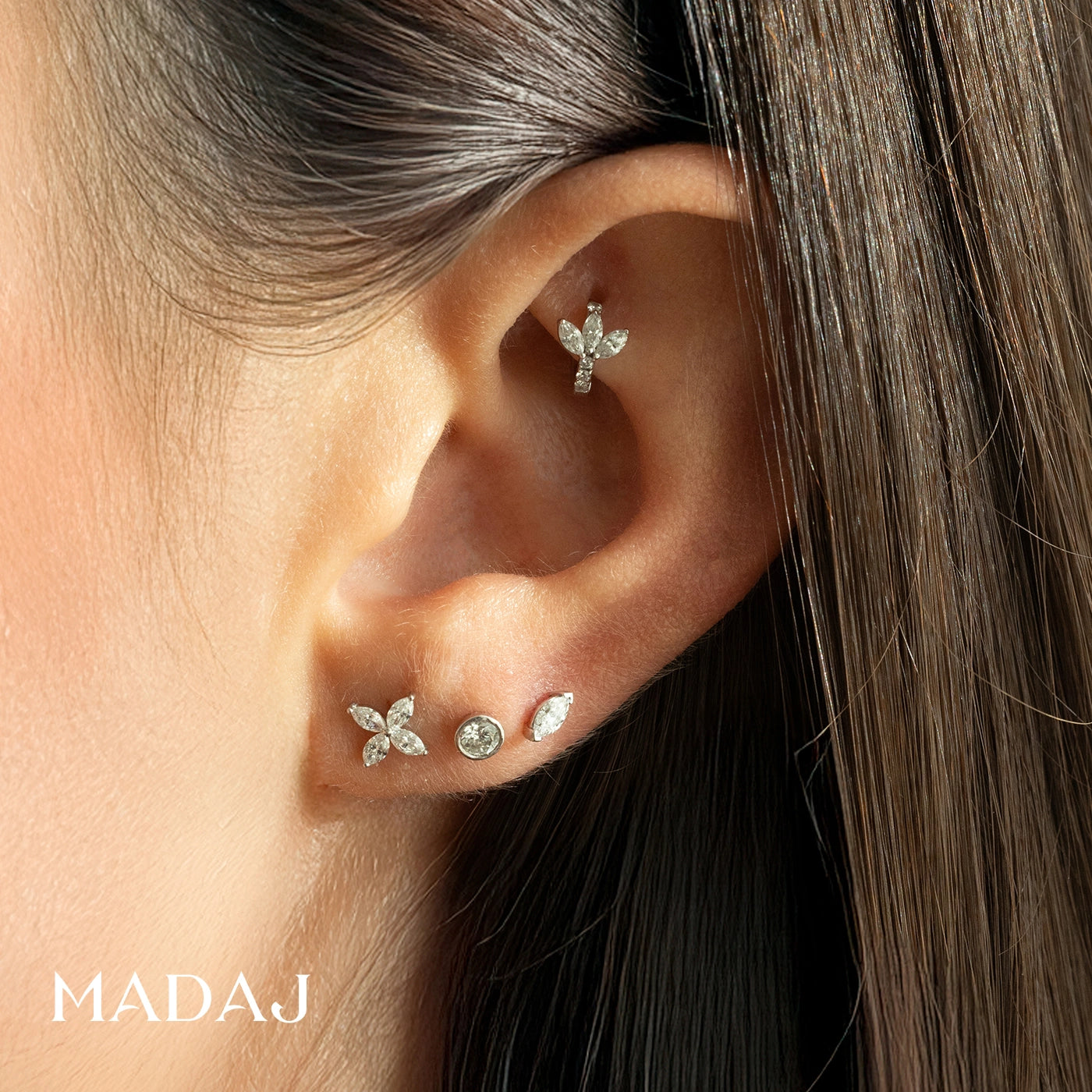 Kane | 18k White Gold 5 mm 6.5 mm Flower Diamond Piercing