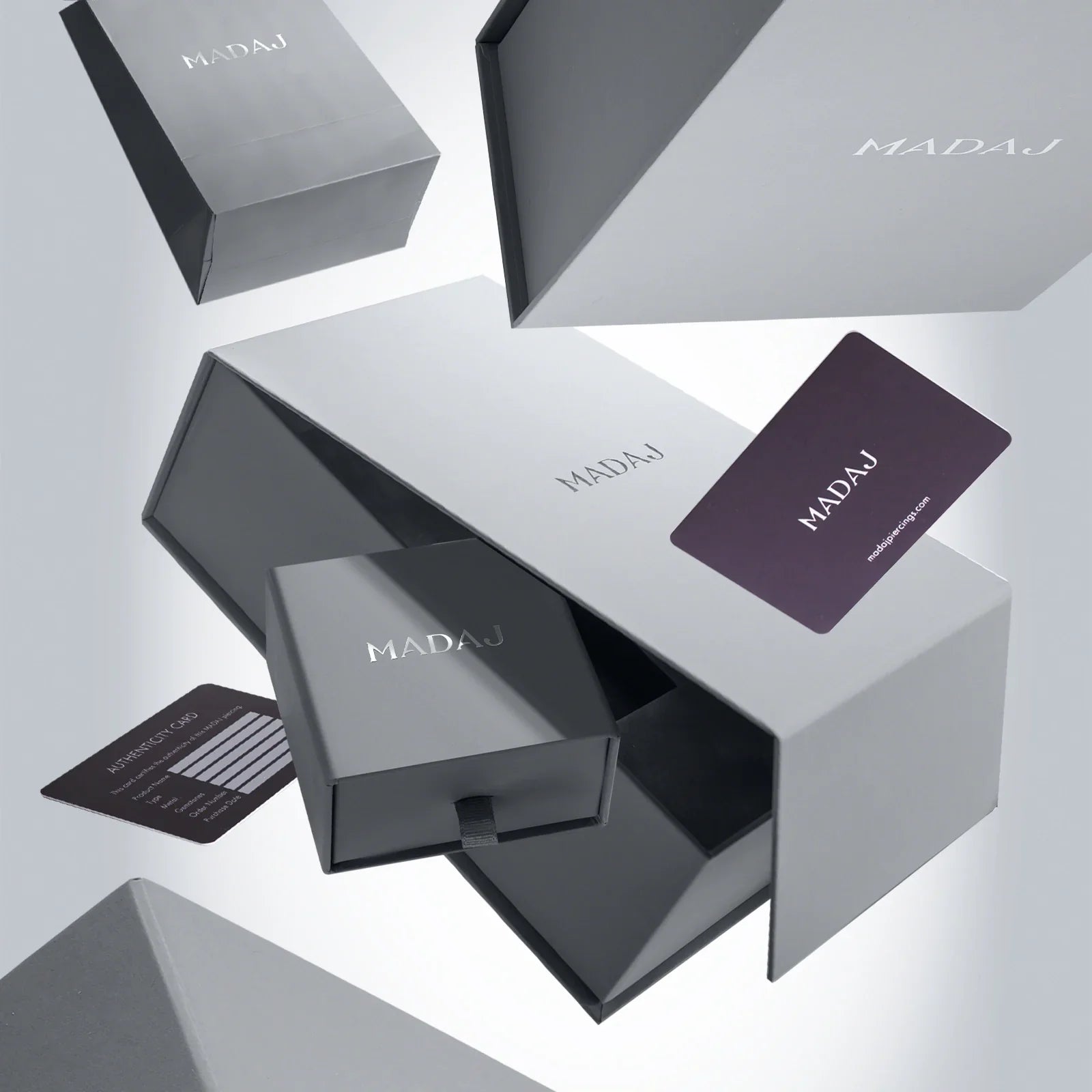 Eirene | 18k White Gold 8 mm 5 mm Halo Round Black Diamond & Diamond Floating Navel Piercing