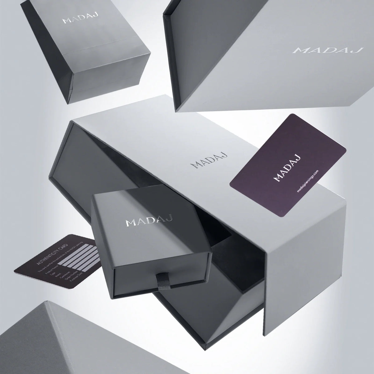 Fama | 18k White Gold 8 mm Trilogy Diamond Rook Piercing